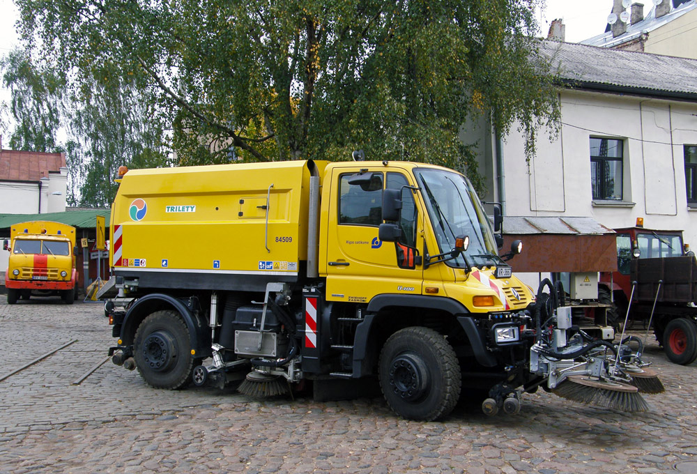 Mercedes-Benz Unimog U400 #84509